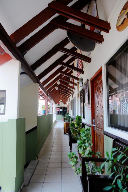Cadillac Rock Beach Hotel Jaco Exterior photo